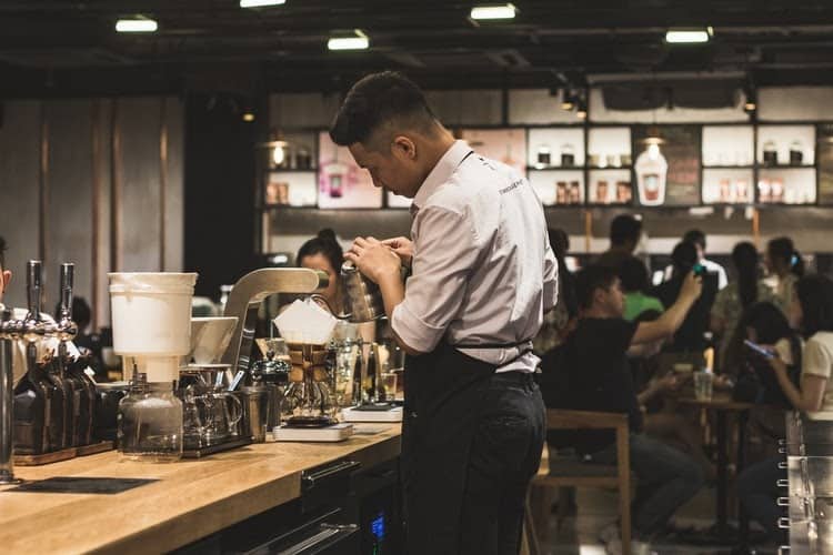 Tips meningkatkan skill barista untuk membuat bisnis kopimu semakin sukses